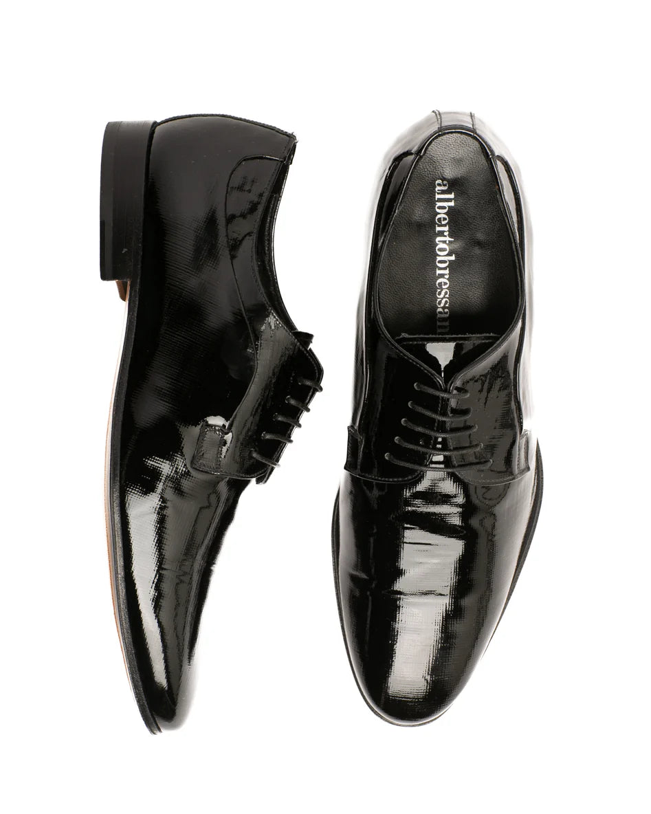 Derby stringato in vernice nera
