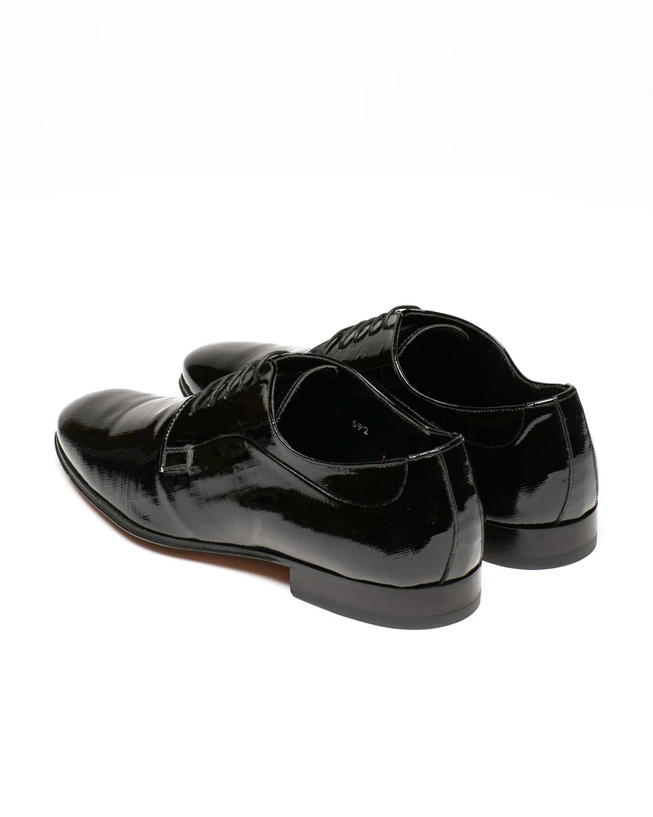 Derby stringato in vernice nera