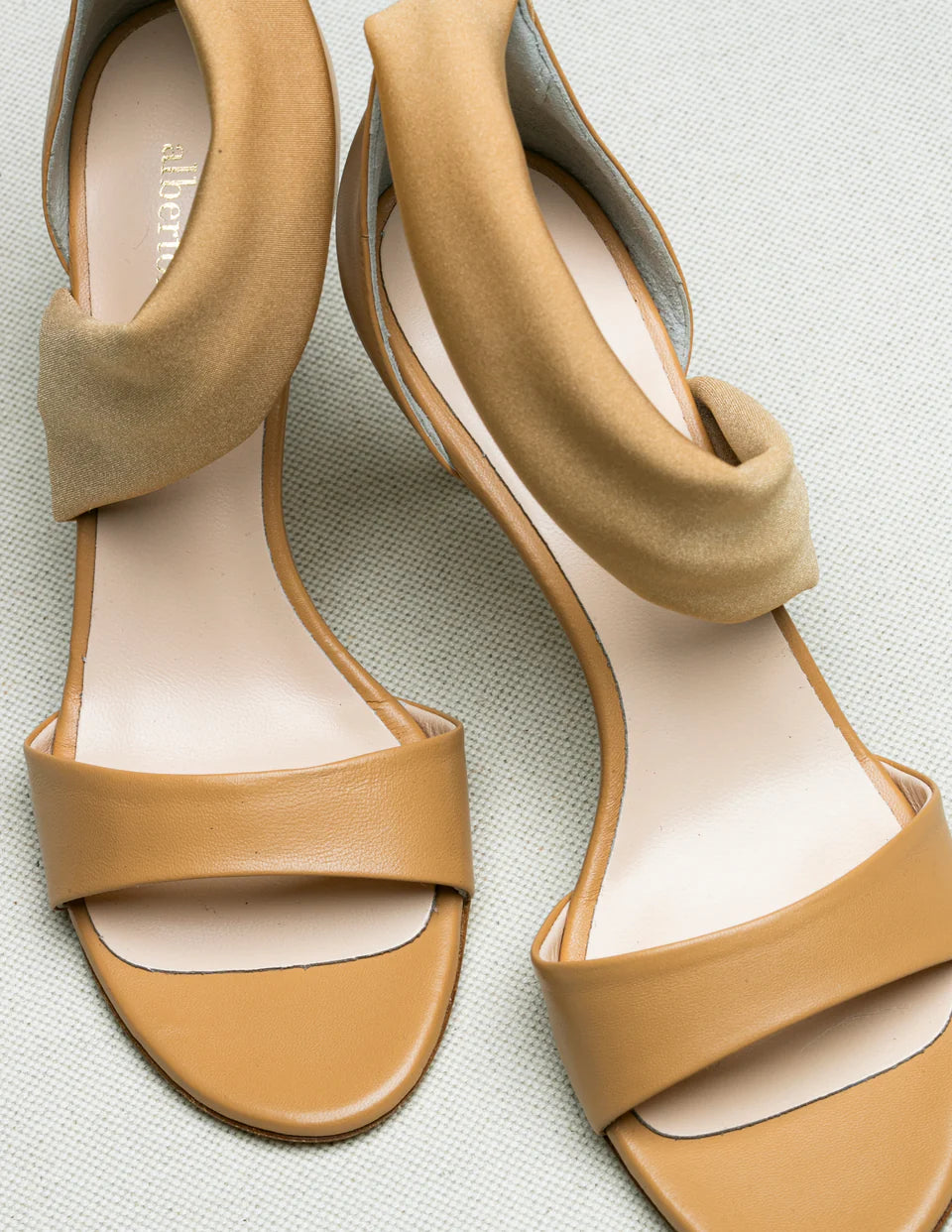 Sandalo in nappa beige donna