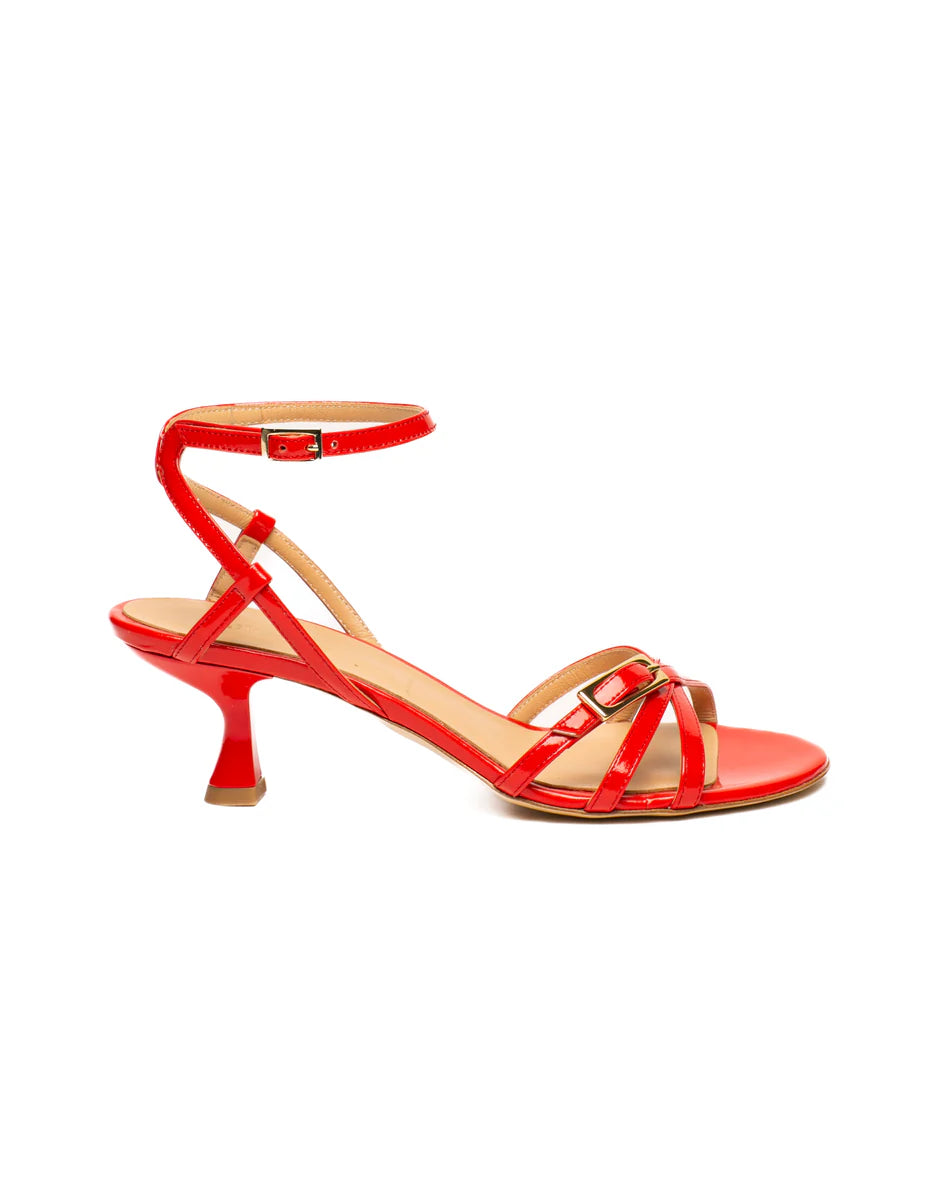 Sandalo in vernice rosso
