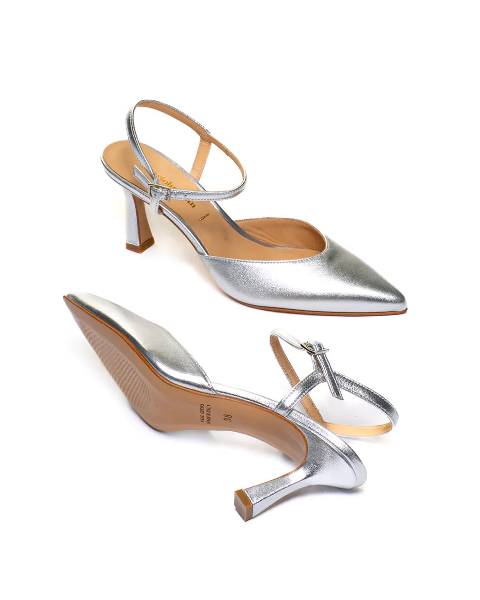 Slingback in nappa laminata argento con cinturino alla caviglia