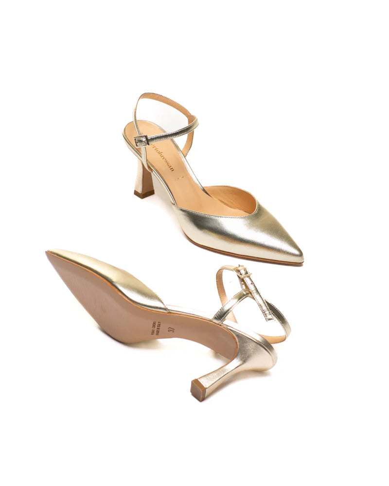 Slingback in nappa laminata platino con cinturino alla caviglia
